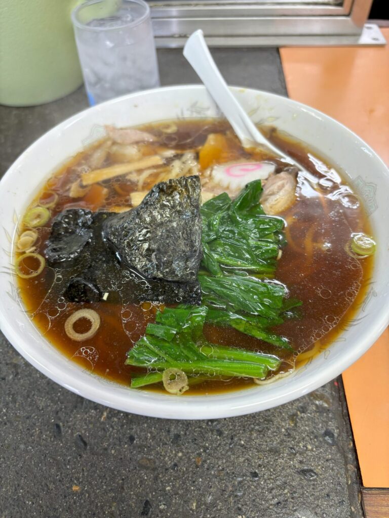 青島食堂の生姜醤油らーめん