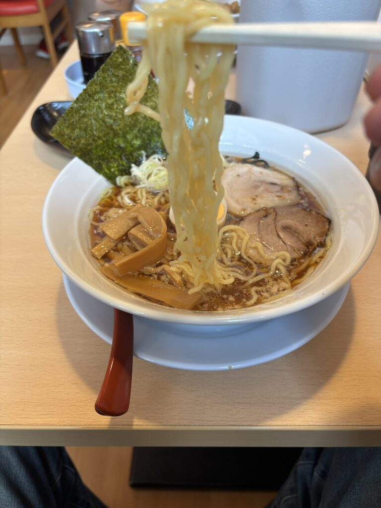 醤油らーめんの麺